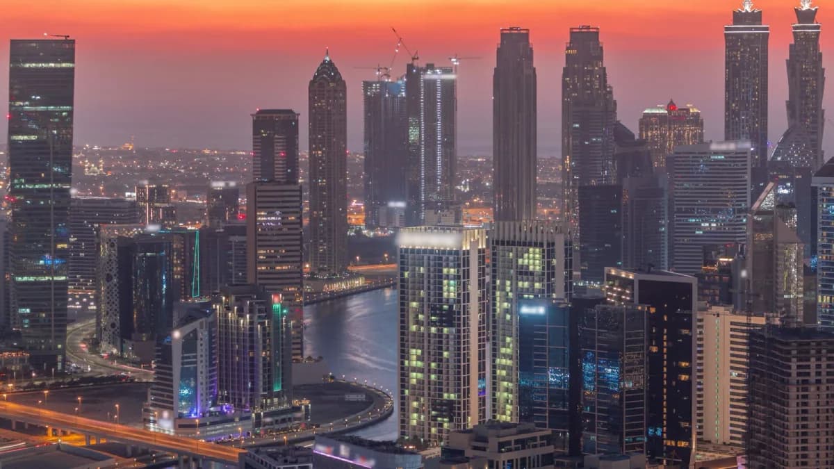 Living Close to Business Hubs: Best Residential Areas for Professionals in 2025 Living Close to Business Hubs: Best Residential Areas for Professionals in 2025