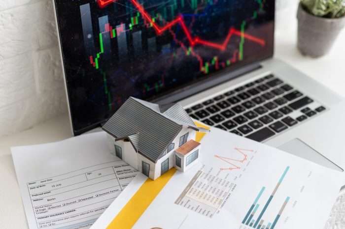 UAE Stocks Rally 2025: Real Estate Banking Gains